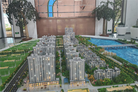 大庆路农行家属院中装温馨三居130平步梯二楼售60万证齐